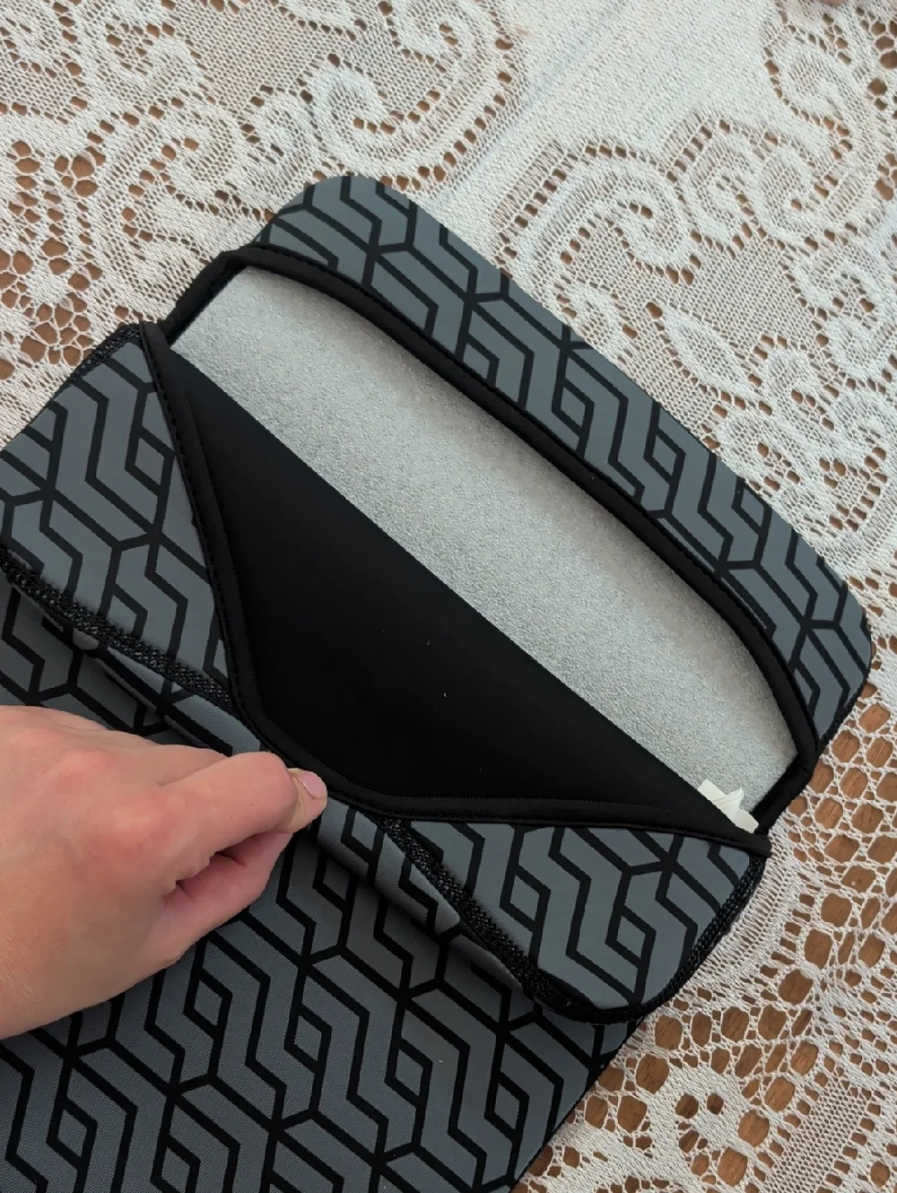 HP geometric gray